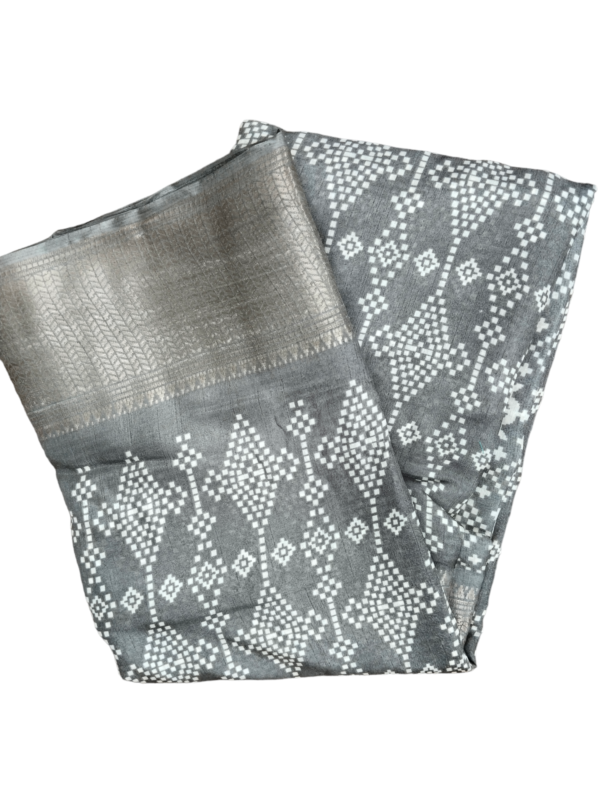 Grey Dola Silk Saree - Image 2